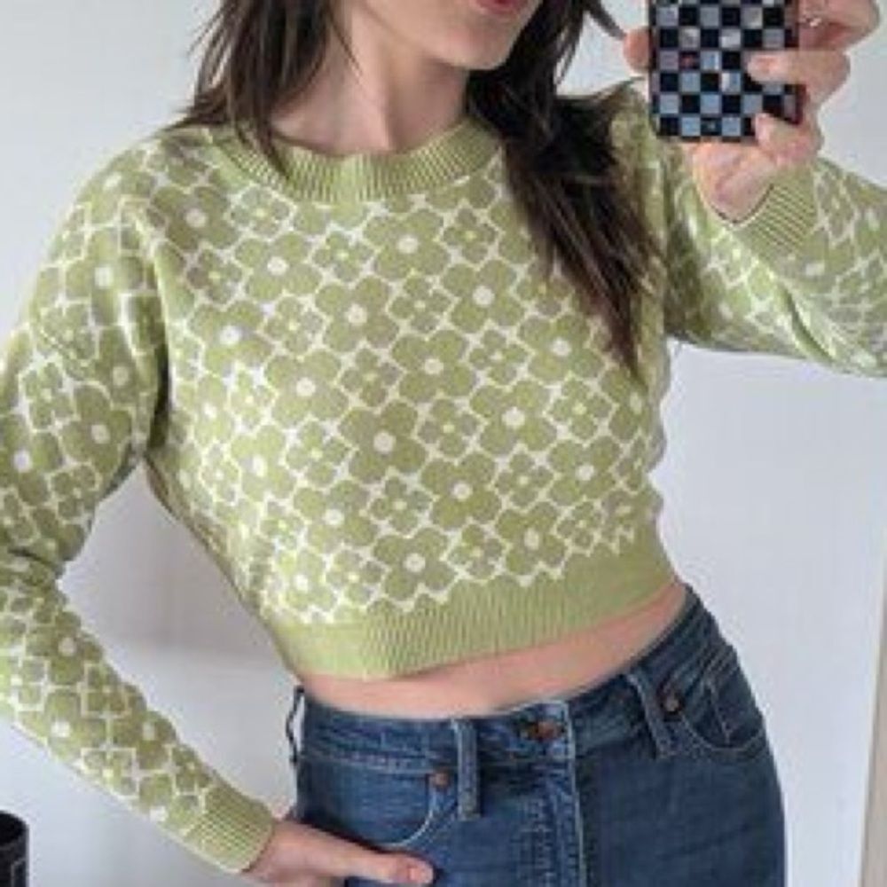 Hollister 100% cropped floral, lime, green and white sweater size medium